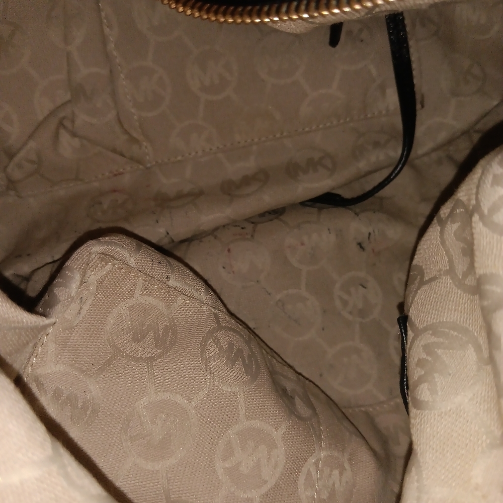 Michael Kors black w/gold hobo Bag Pre-Loved - Picture 8 of 9